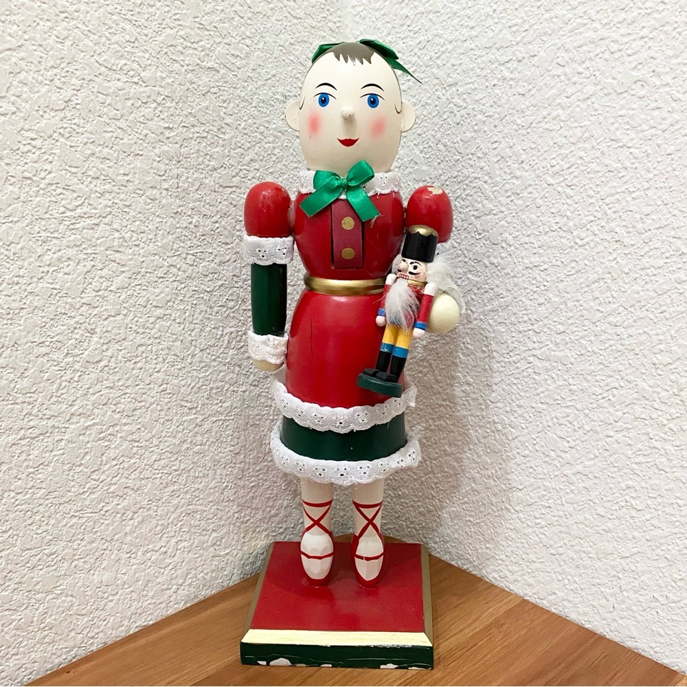 2007 Limited Edition Ballerina Nutcracker Holding Toy Soldier 14” Nutcracker